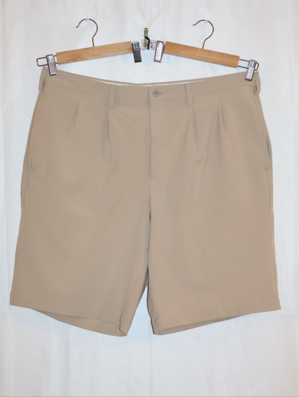 FootJoy Khaki Pleated Performance Golf Shorts.